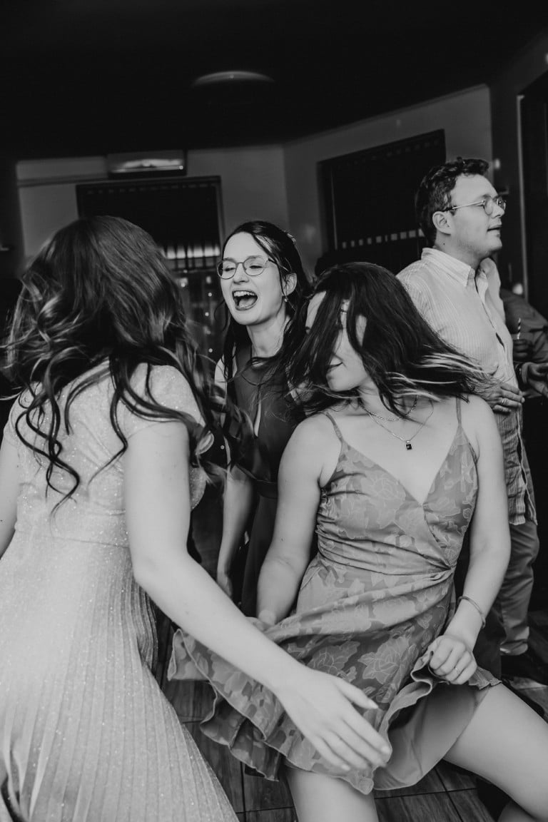 I do wedding party moments