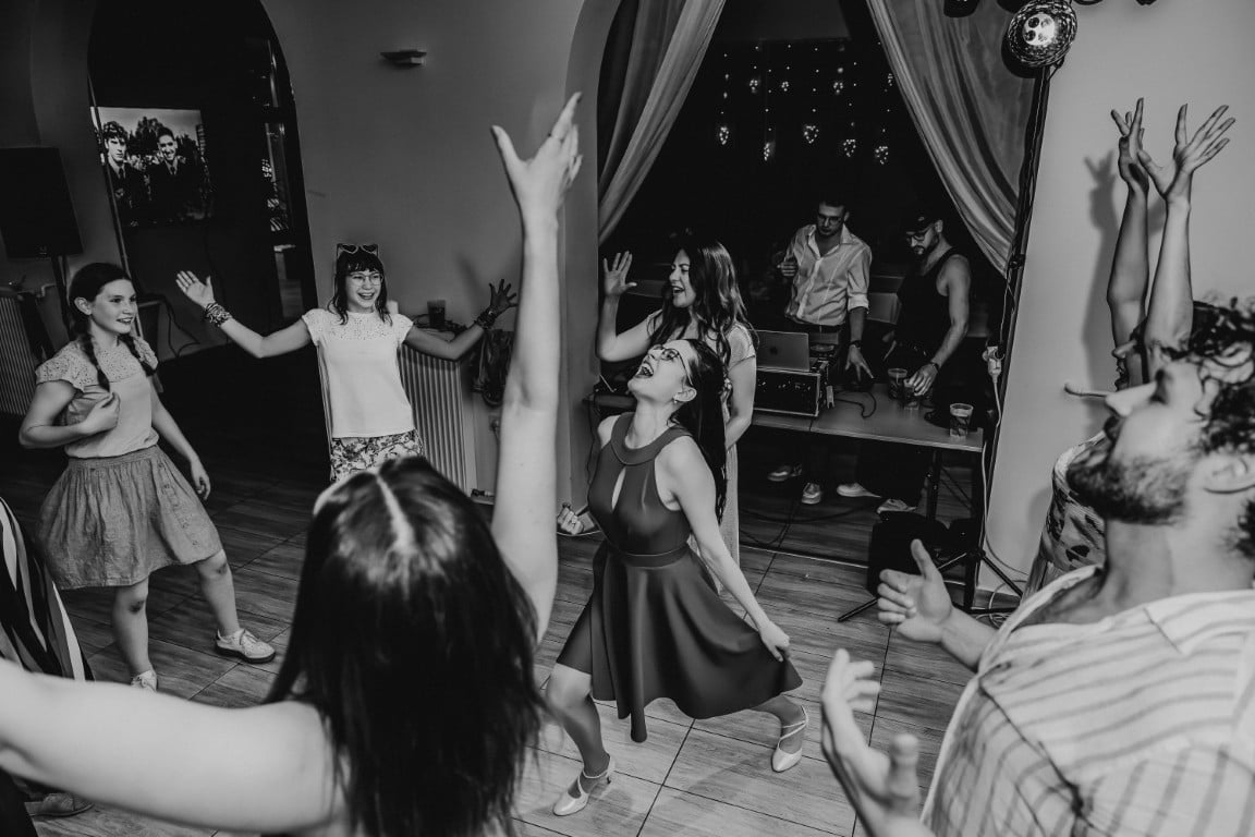 I do wedding party moments