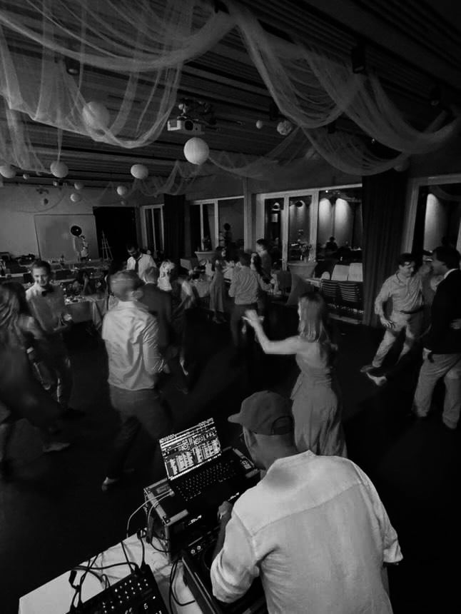 Lilla és Kornél wedding party fotó